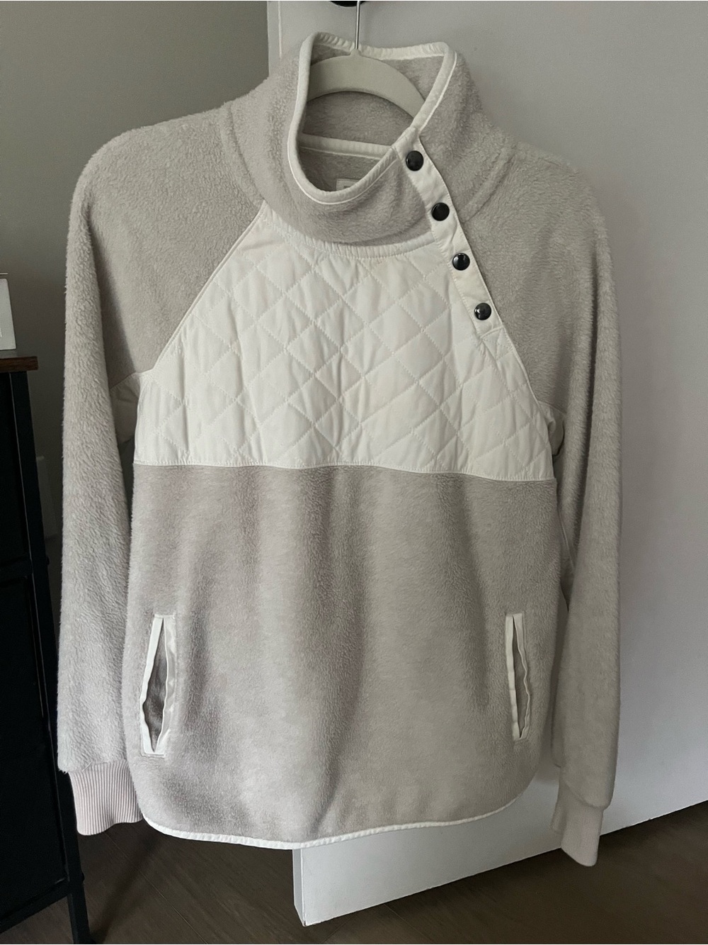 Cozy Quilted Panel Pullover Sweater - Light Gray & White
